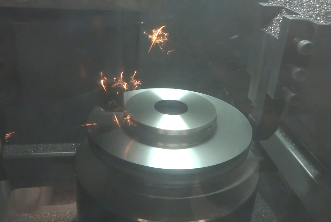 PCBN 刀片切削過(guò)程中切削熱是怎樣產(chǎn)生和傳出的?