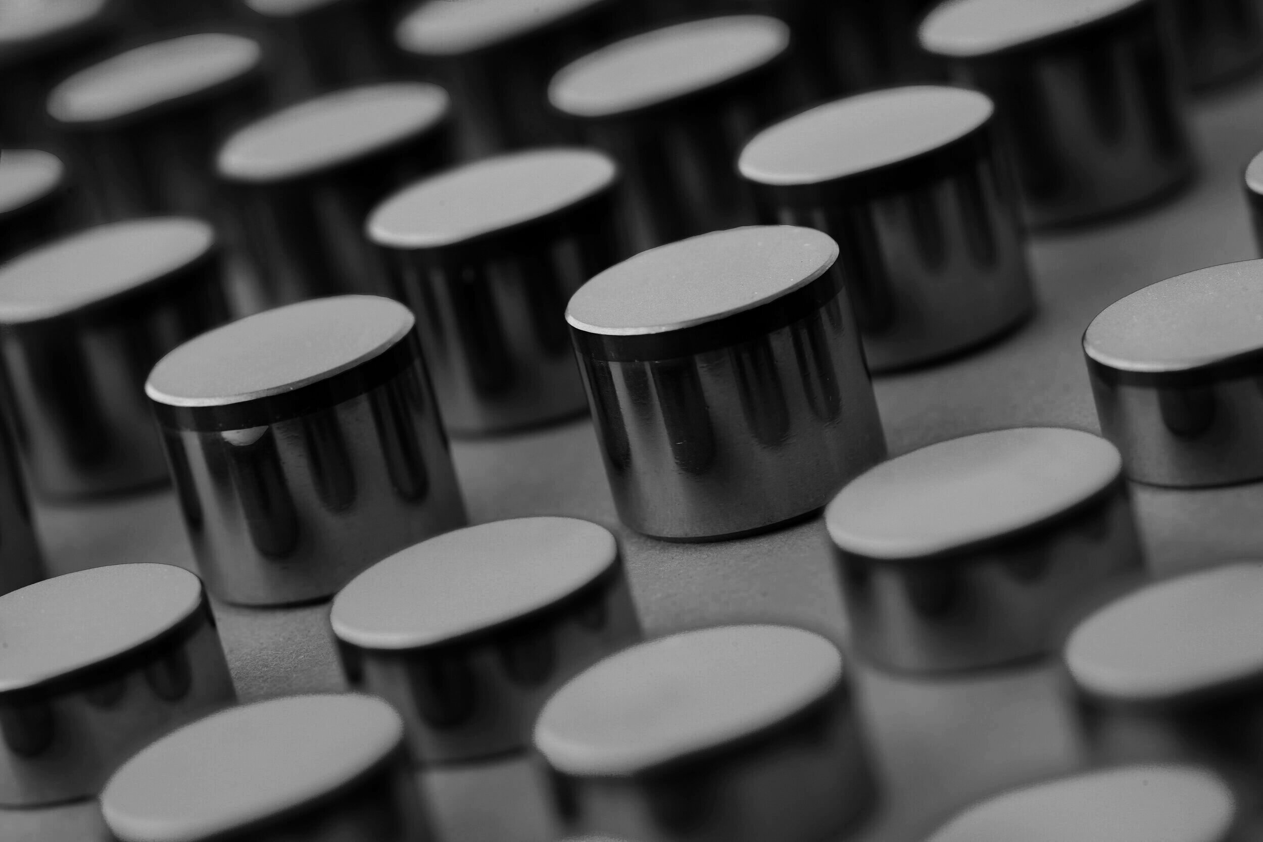 影響PDC金剛石復(fù)合片性能的關(guān)鍵因素